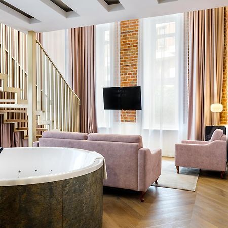 Golden Queen Deluxe Jacuzzi Apartments - Old Town Краків Екстер'єр фото
