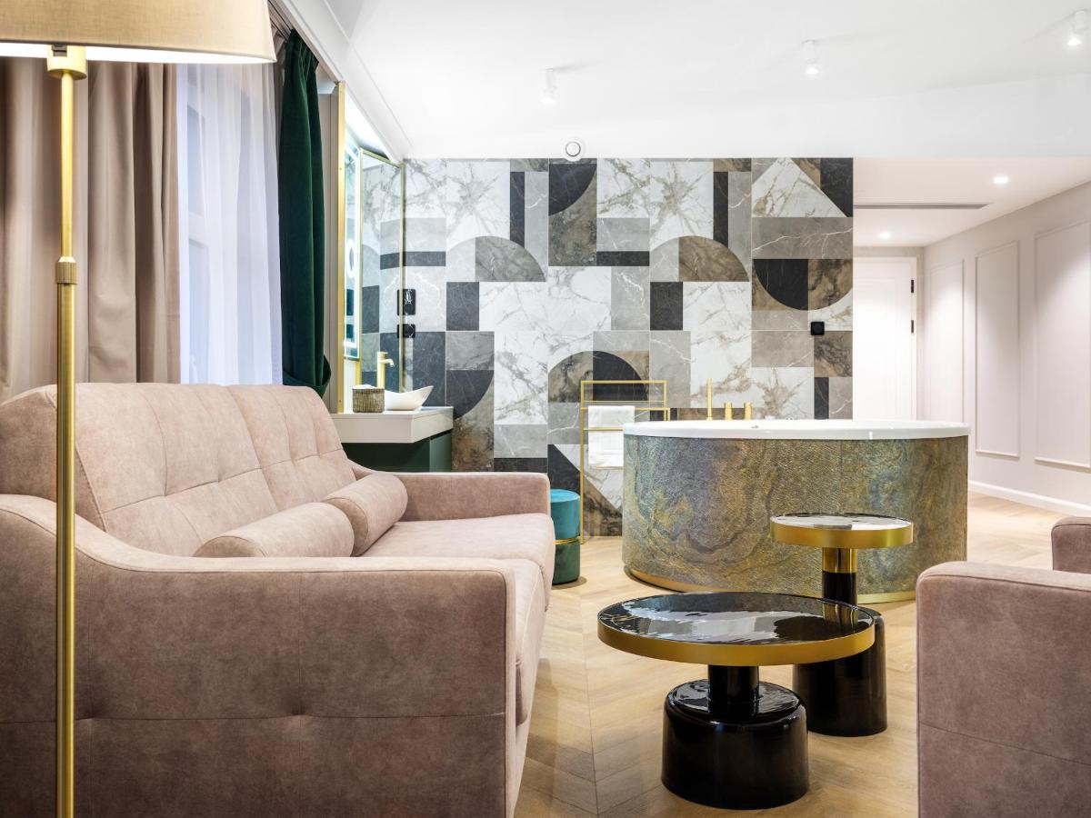 Golden Queen Deluxe Jacuzzi Apartments - Old Town Краків Екстер'єр фото